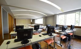 三浦海の学校　（会議室）